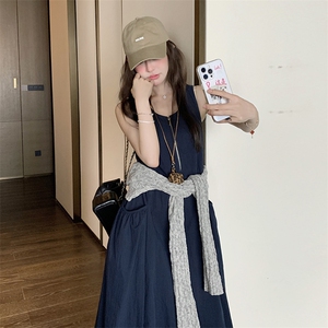 深蓝色圆领无袖连衣裙女2025夏季新款韩系设计感气质显瘦背心长裙