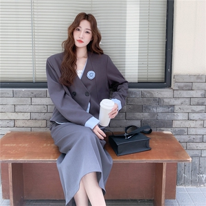 通勤风穿搭灰色职业套装女初春秋超火好看高级感外套半身裙两件套图片