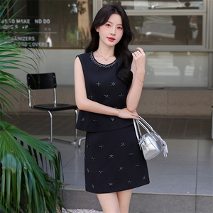 刺绣灰色无袖马甲背心半身裙套装女夏巨好看两件套小众设计感爆款图片