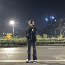 黑色