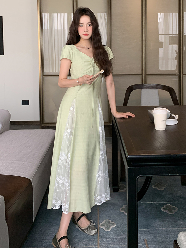 蕾丝拼接绿色连衣裙女夏2025新款高级感流行绝美超火小众设计感,女装连衣裙,浙宝305