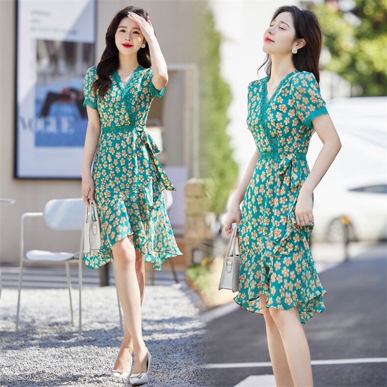 法式赫本碎花雪纺连衣裙2023新款夏季短袖V领系带中长裙,女装连衣裙,贵人树