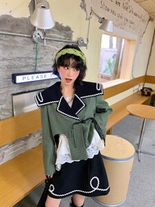 大翻领绿格纹套装图片