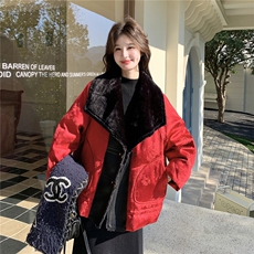 红色羊羔毛领派克羽绒服女2025冬季新款时尚皮毛一体加厚保暖外套，女装羽绒服，2C159