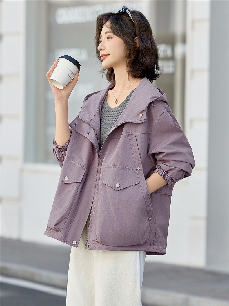 现货，2025年秋季新款潮韩版休闲百搭冲锋衣外套女士短款连帽,女装短外套,依万里