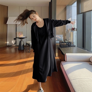 休闲运动风穿搭黑色卫衣配无袖背心连衣裙女春秋超火好看长裙套装图片