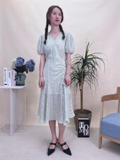 现货夏季新款肌理面料碎花连衣裙，女装连衣裙，蘑小菇