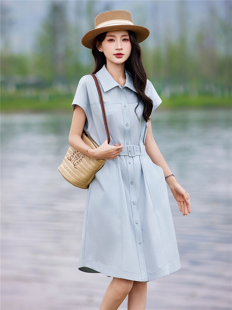 现货2026年夏季休闲风纯色小个子城市通勤时尚舒适A字裙连衣裙,女装连衣裙,靓衣阁