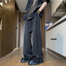 黑色
