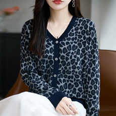 2025年秋季长袖单件加厚提花藏蓝豹纹开衫，女装针织衫/毛衣，九嘉羊绒