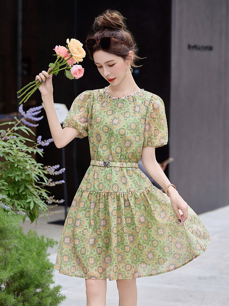 碎花连衣裙女2025年夏季新款小个子洋气时髦收腰显瘦中长款A裙子,女装连衣裙,韩宇舍