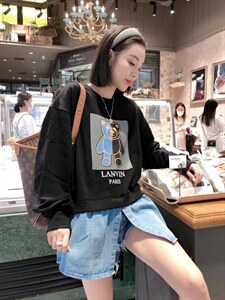 牛仔拼接款卫衣图片
