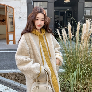 连帽撞色短款皮毛一体羊羔毛外套女秋冬新款超火好看加绒加厚棉服图片