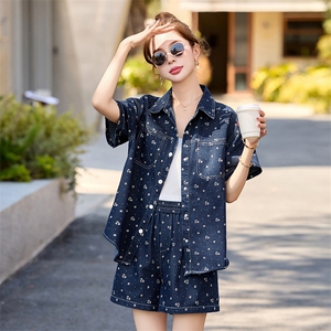 休闲复古印花牛仔套装女2025夏季新款短袖衬衫洋气减龄短裤两件套图片
