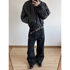 黑色
