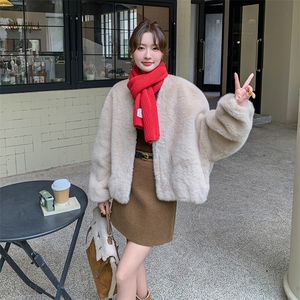 奶茶色V领仿兔绒外套女秋冬2025新款短款毛毛棉服上衣毛绒绒爆款图片