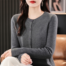 早秋新款纯色羊毛衫女薄款开衫女士外搭长袖毛衣外搭洋气外套短款，女装羊毛衫，织己羊绒