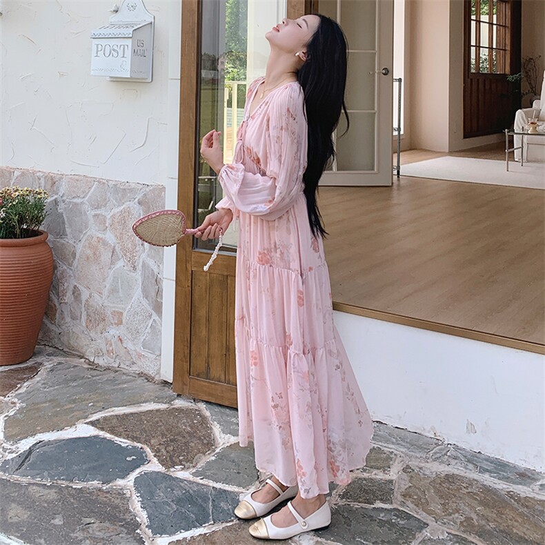 法式度假风v领系带碎花长裙2025春夏新款温柔风女人味高腰连衣裙,女装连衣裙,天使之佳话