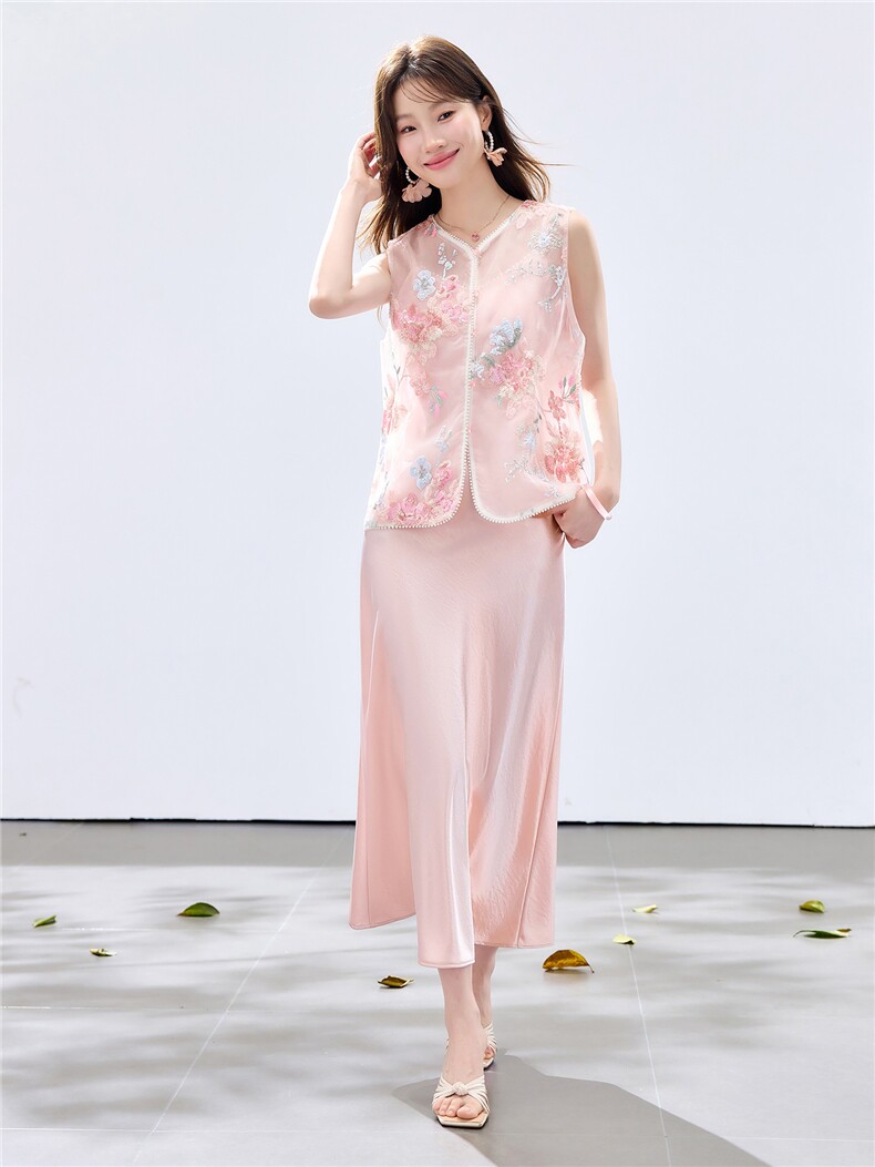 夏季新款现货！2026温柔风洋气重工刺绣花朵款马甲+珍珠吊带长裙,女装套装/套裙,央宝儿