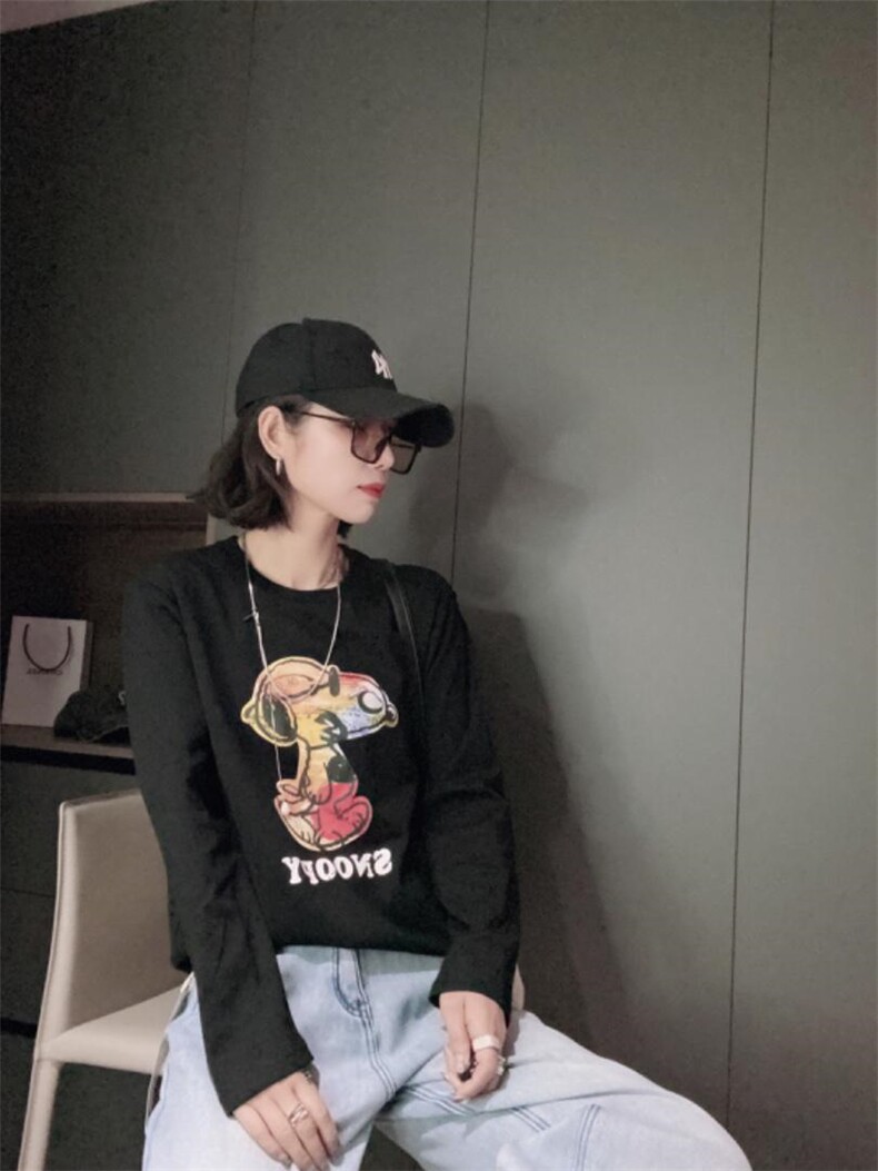 小狗T恤ＭL，女装T恤，可纳奇