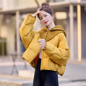 90%白鸭绒2025年冬季宽松圆领休闲羽绒服送针织帽子图片