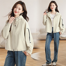 现货秒发2025秋冬新款入学季学院风休闲宽松大码外套冲锋衣短外套，女装短外套，星宇服饰