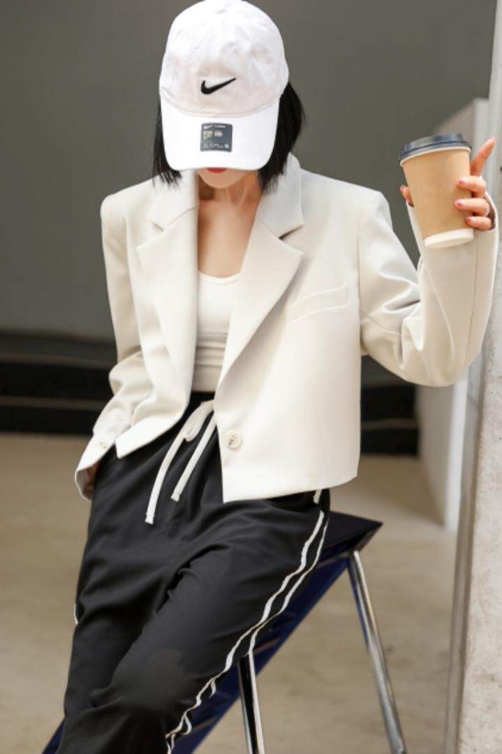 秋季新款设计款西装外套，女装西装，储辰