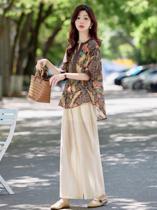 印花大码V领衬衫女短袖2026夏装新款中年妈妈装洋气宽松遮肉上衣图片