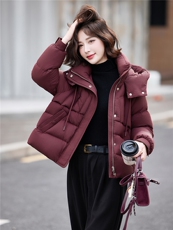 安可拉红休闲连帽短款羽绒服女2025冬季新款保暖面包服小个子外套，女装羽绒服，靓衣阁