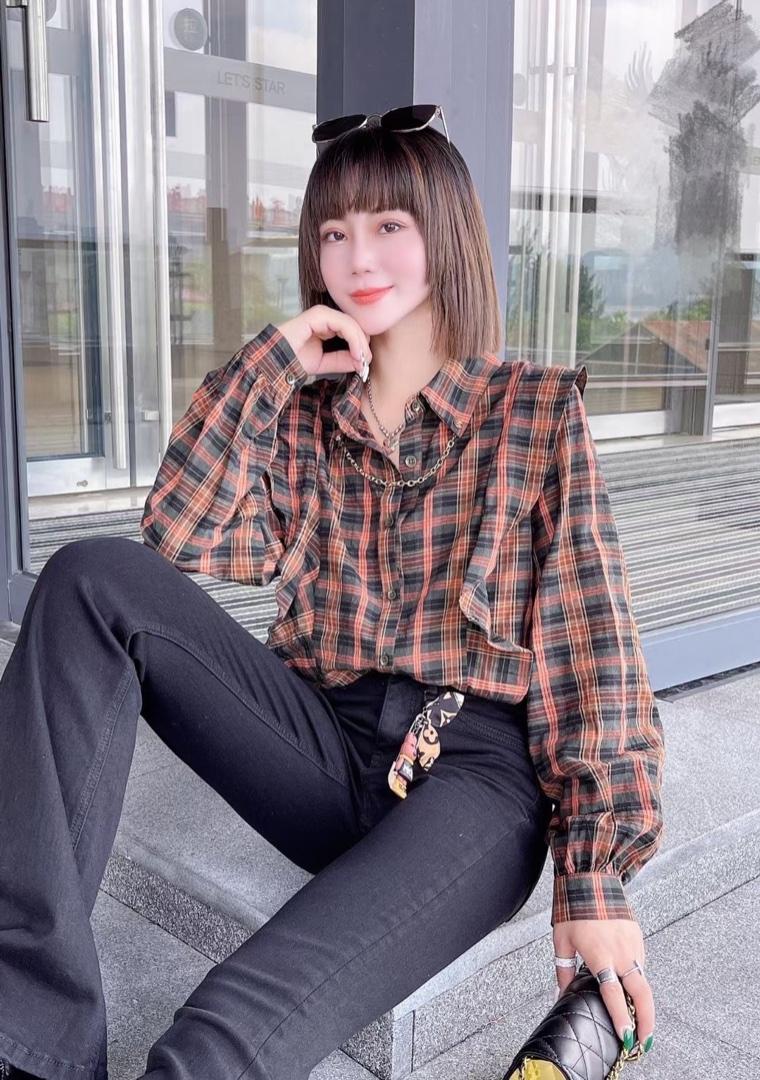2021秋季新款复古格纹设计感木耳边带链条装饰时尚衬衫,女装衬衫,L·H·X
