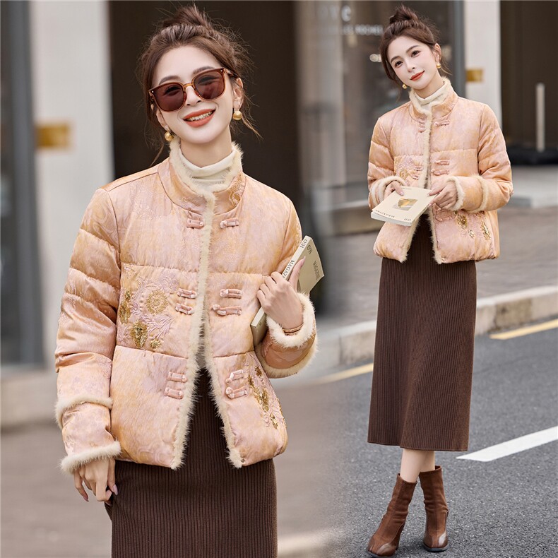 保暖2025年冬季新款刺绣手工穿钻高档拼貂毛边羽绒服，女装羽绒服，布芭啦