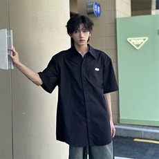 黑色