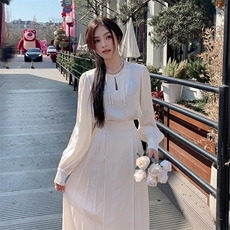 米白色上衣
