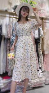 新款V领连衣裙，，女装连衣裙，流行街