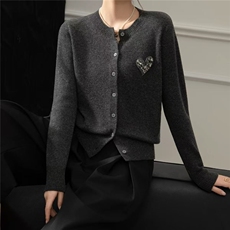 2025年秋季通勤长袖爱心钻刺绣开衫，女装针织衫/毛衣，胜酷羊绒