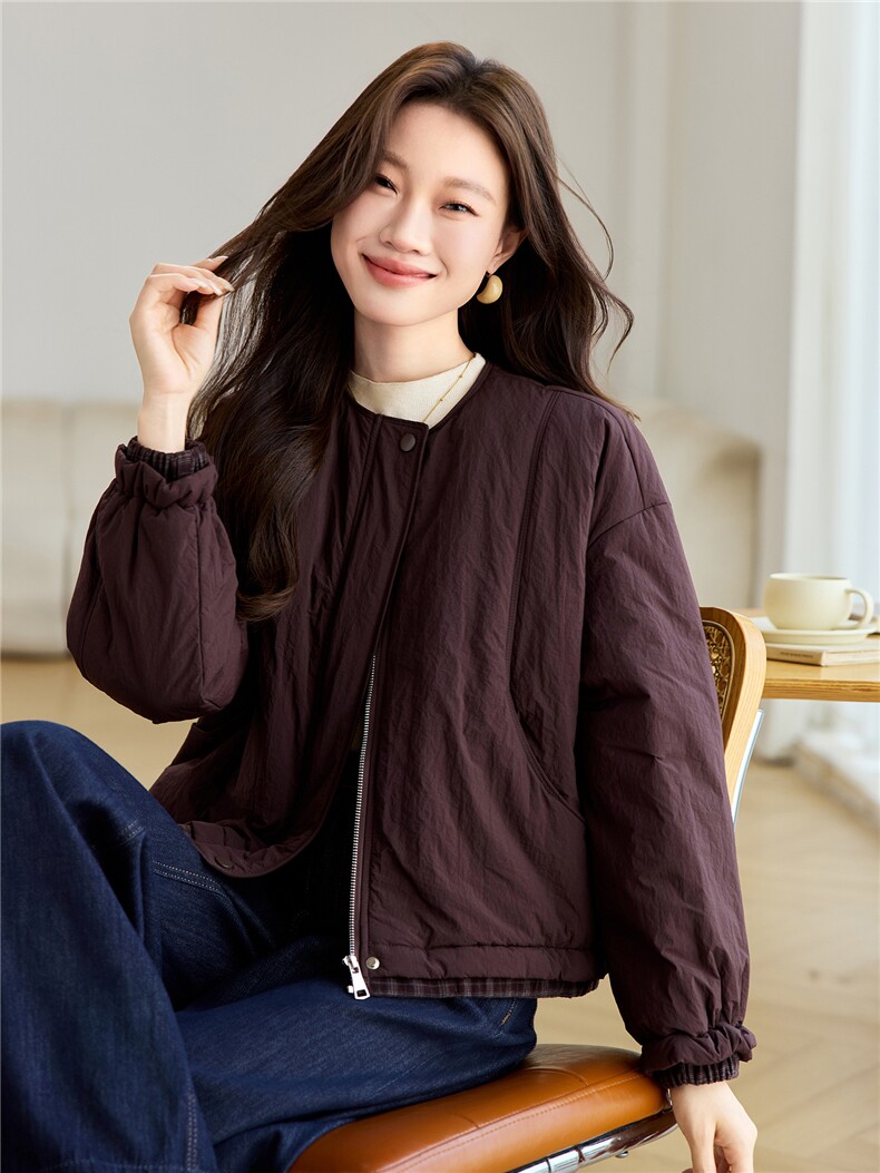 2025年冬季宽松圆领格子下摆拼接轻薄棉服棉衣短外套,女装棉衣/棉服,简韵佳