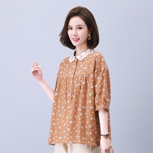 时尚宽松印花拼接上衣 甜美蕾丝领口设计 适合各种身材的女性穿着图片