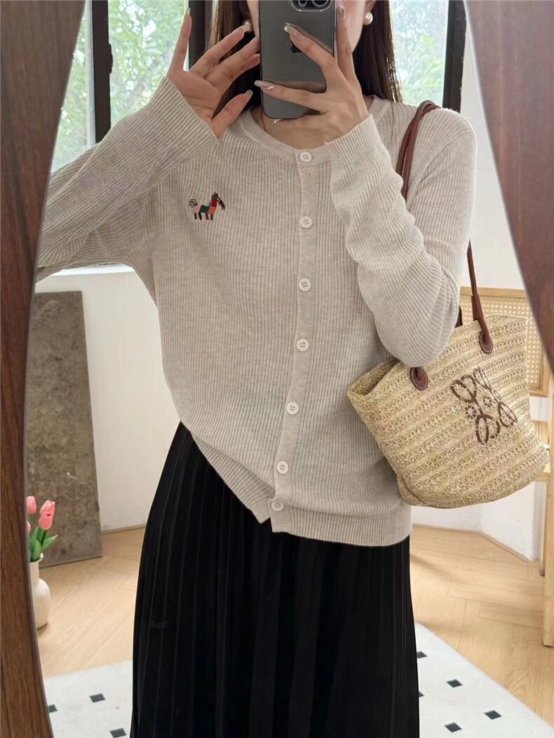 春季2025新款韩版圆领甜美纽扣开衫外套针织打底衫长袖上衣女毛衣,女装羊毛衫,百纯羊绒