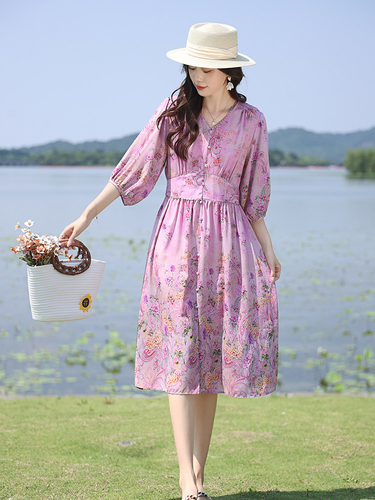 高端时尚小香风V领碎花雪纺连衣裙女2025夏季新款宽松显瘦A字裙潮,女装连衣裙,凝聚力