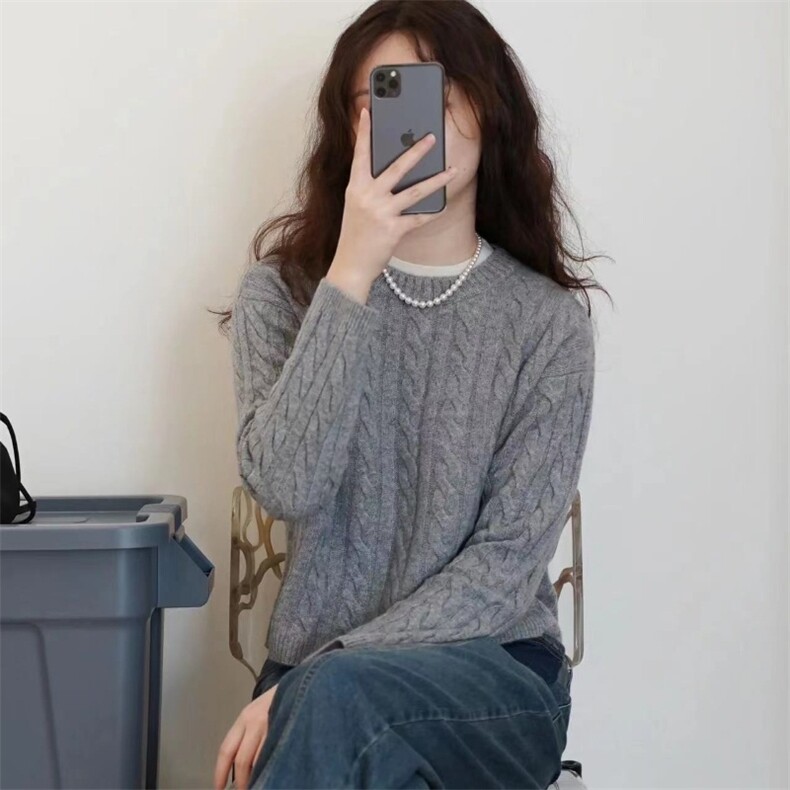 2025年秋季常规长袖单件套头通勤圆领拼色扭花时尚百搭毛衣，女装针织衫/毛衣，鑫之绒