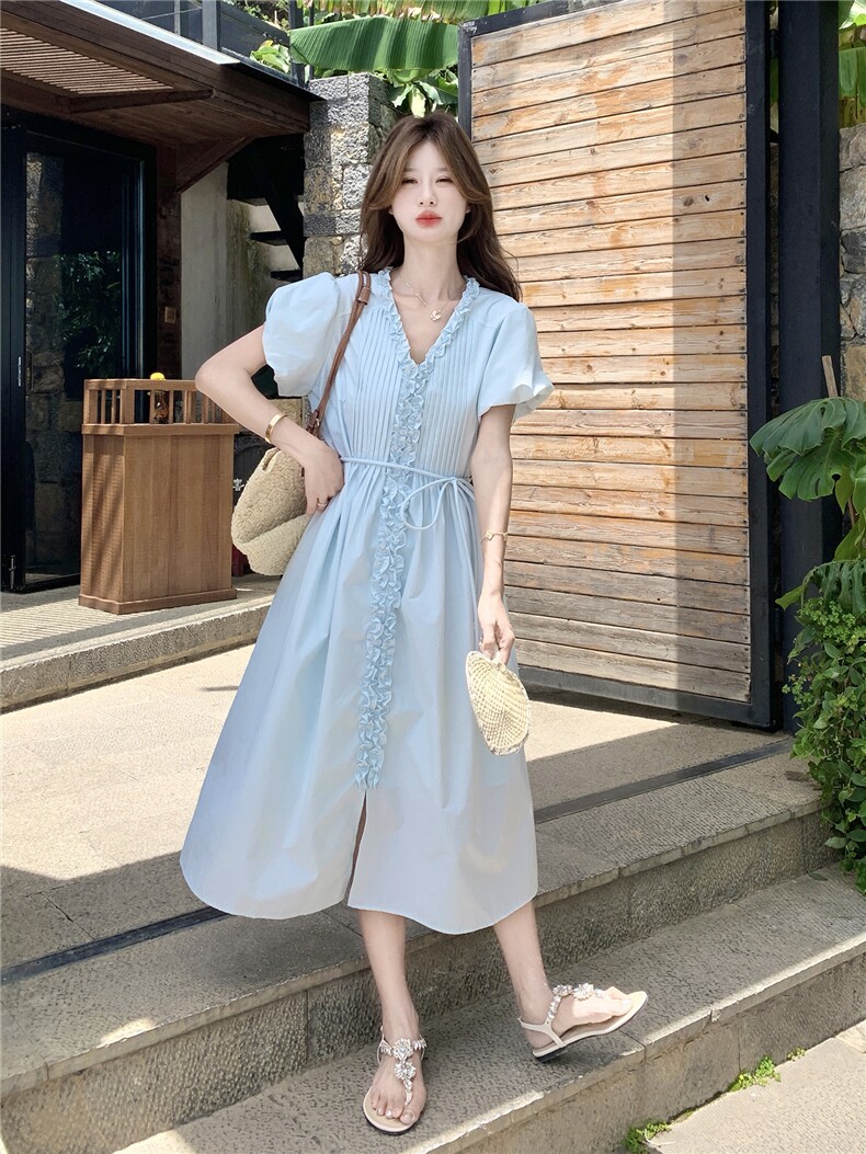 显白新款2026蓝色百搭法式V领短袖llll新款木耳边收腰显瘦气质裙,女装连衣裙,艾米莉亚