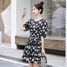 碎花连衣裙女2025夏季新款收腰显瘦中长款a字裙气质甜美，女装连衣裙，美沁