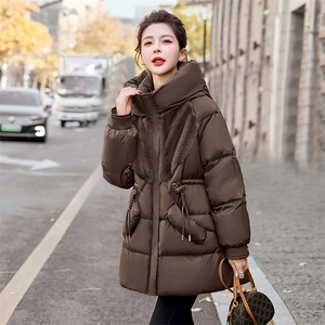 时尚新款牛角扣貂毛中长款羽绒服 显瘦保暖女士外套图片