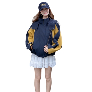 撞色拼接连帽休闲冲锋衣外套女春秋2025新款小个子减龄巨好看上衣图片