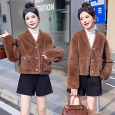 现货新款2025冬季皮毛一体时髦V领显瘦小外套轻奢百搭保暖毛毛女，女装棉衣/棉服，意芙