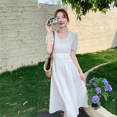奶白色