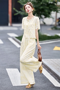 法式小香风套裤女夏季新款韩系提花刺绣短袖上衣阔腿裤两件套图片