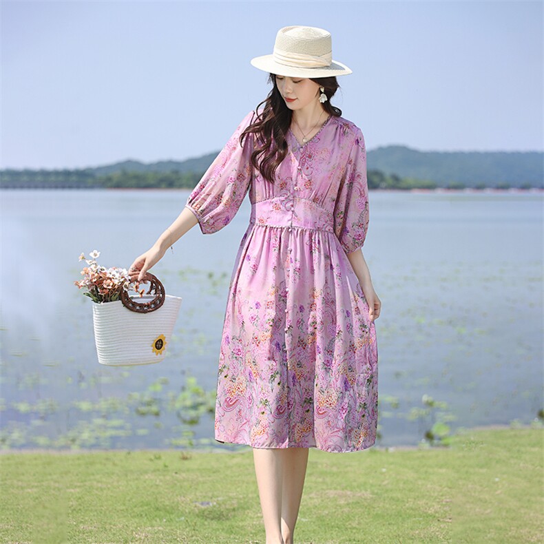 高端时尚小香风V领碎花雪纺连衣裙女2025夏季新款宽松显瘦A字裙潮,女装连衣裙,凝聚力