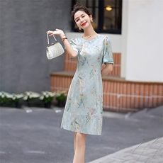 2025新中式旗袍改良女装夏季新款气质显瘦碎花连衣裙中长款裙子，女装连衣裙，美沁