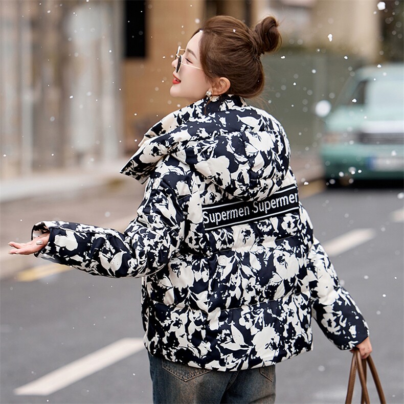 时髦撞色印花短款羽绒服女2024冬新款洋气百搭连帽白鸭绒保暖外套,女装羽绒服,伊仟回